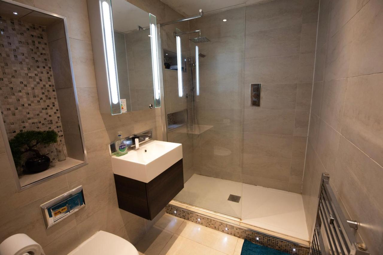 London Luxury Holiday Home B מראה חיצוני תמונה