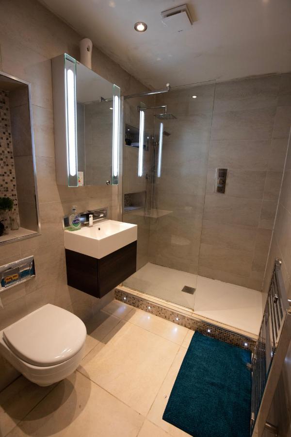 London Luxury Holiday Home B מראה חיצוני תמונה