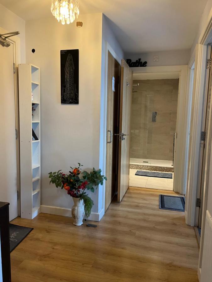 London Luxury Holiday Home B מראה חיצוני תמונה